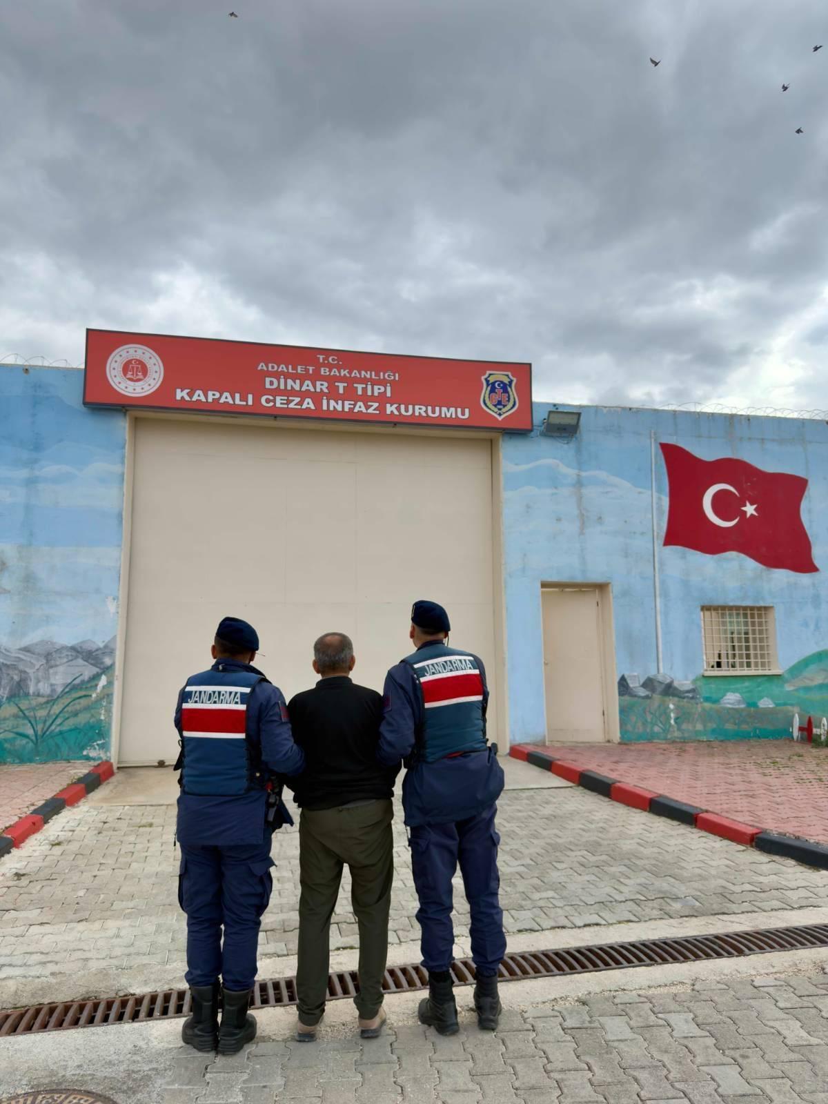 Jandarma bir haftada 49 aranan şahsı yakaladı 2 Jandarma bir haftada 49 aranan şahsı yakaladı