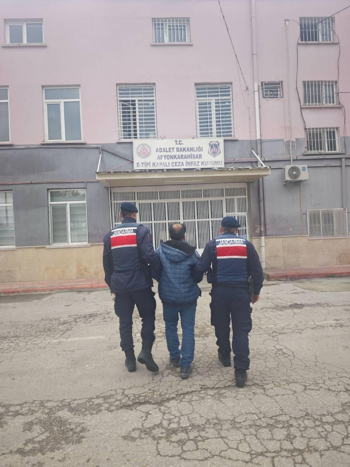 Jandarma bir haftada 49 aranan şahsı yakaladı 1 Jandarma bir haftada 49 aranan şahsı yakaladı