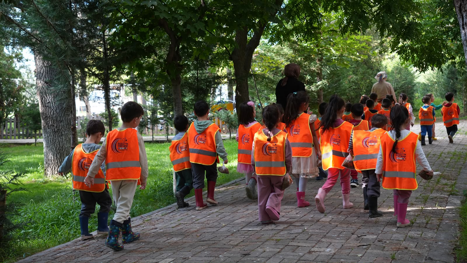 Bolvadin’de minikler Horan Parkı’nda doğayla buluştu 3 Bolvadin’de minikler Horan Parkı’nda doğayla buluştu