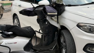 Afyonkarahisar’da meydana gelen trafik kazasında motosiklet, U dönüşü yapmak isteyen