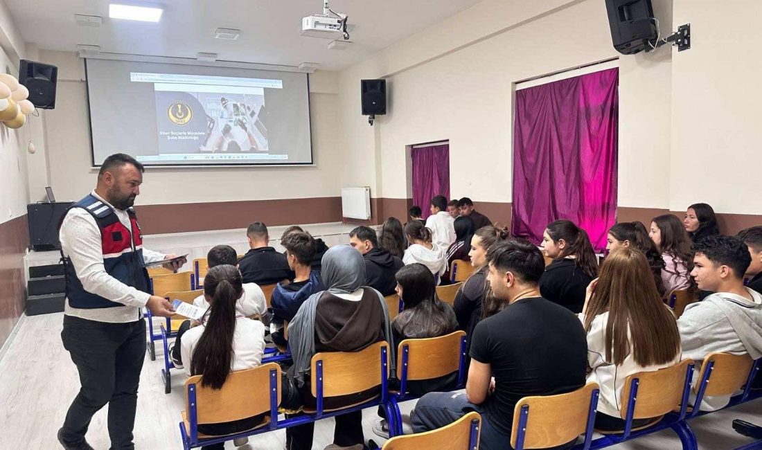 Afyonkarahisar İl Jandarma Komutanlığı ekiplerince Dinar ilçesinde bulunan liselerde öğrenci