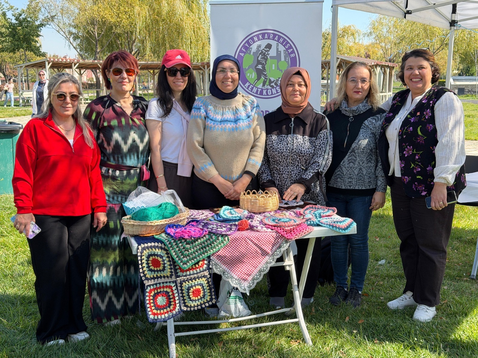 Kadınlar tanışmak ve dayanışmak için ilmek attı
