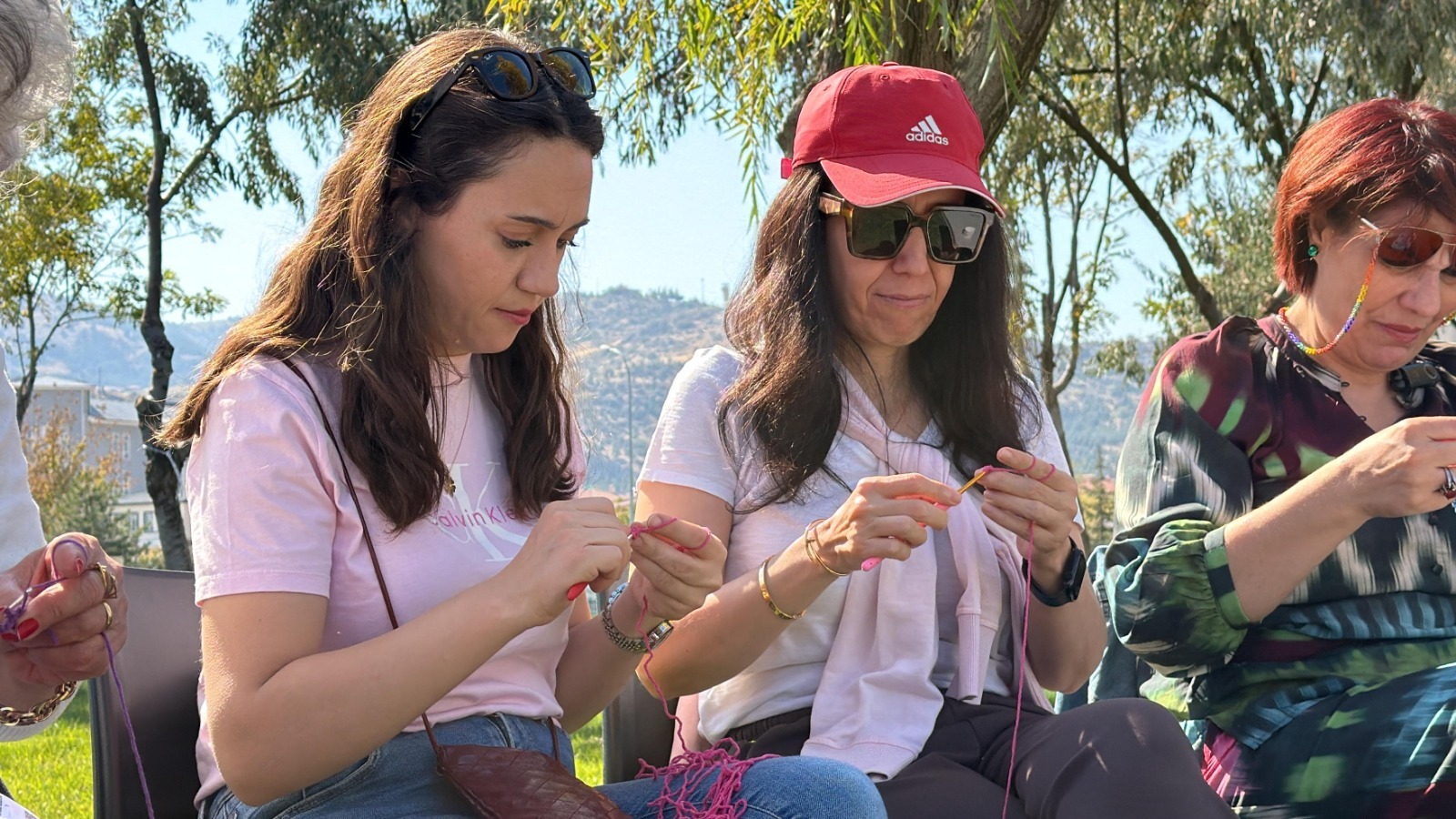 Kadınlar tanışmak ve dayanışmak için ilmek attı