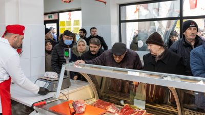 Afyonkarahisar Belediyesi tarafından vatandaşların uygun fiyatlı temel gıda ürünlerine ulaşabilmesi