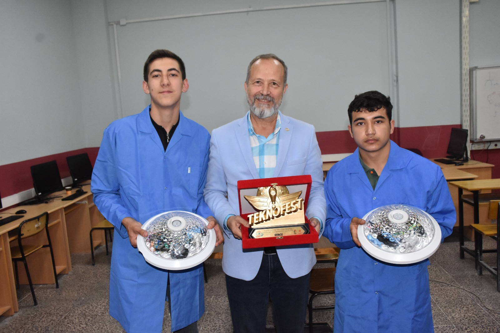 Enkaz altından mesaj ileten projeye TEKNOFEST'ten birincilik 4 Enkaz altından mesaj ileten projeye TEKNOFEST'ten birincilik