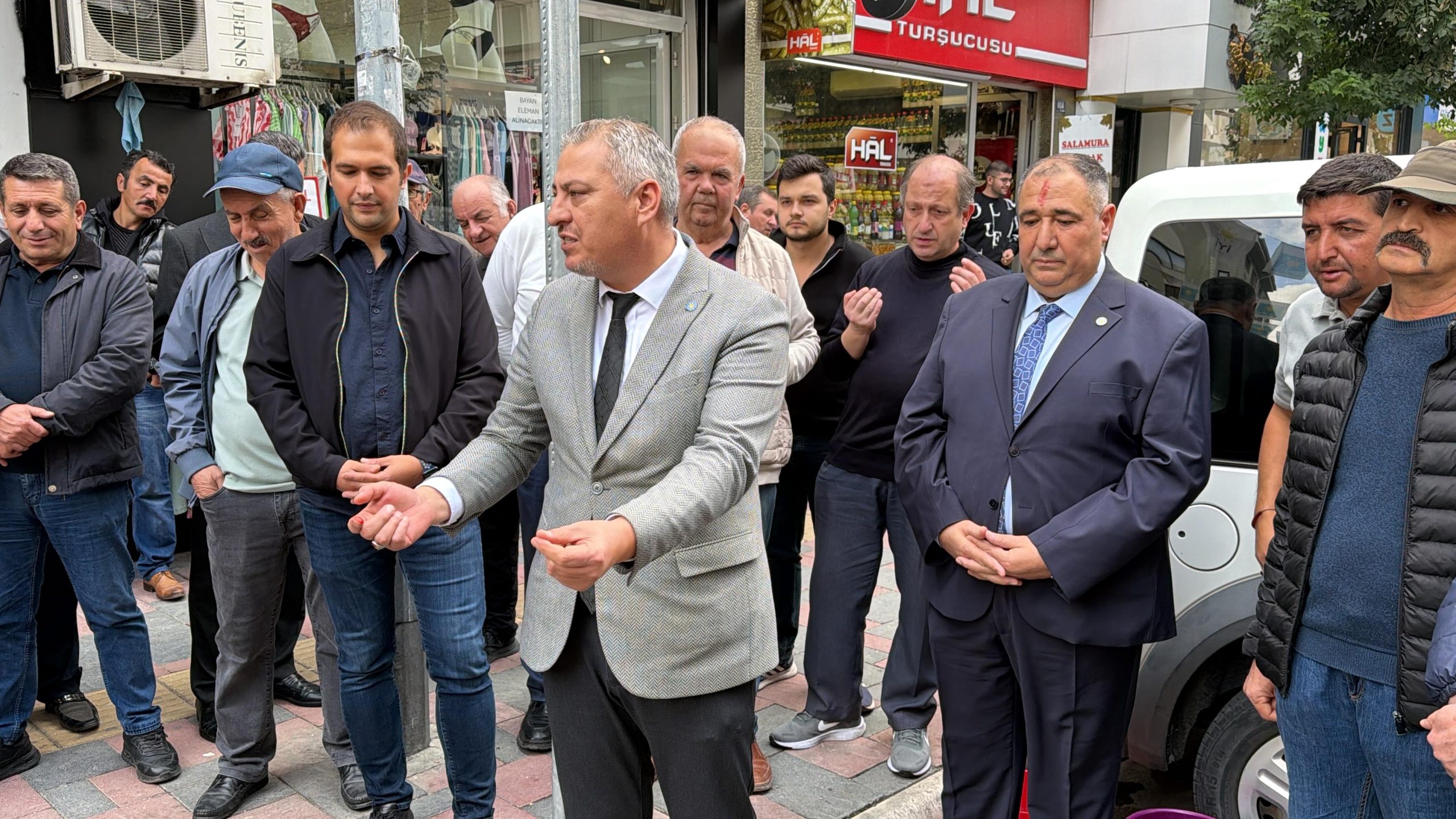 İYİ Parti Afyonkarahisar İl Başkanı Muhammet Mısırlıoğlu, geçirdiği trafik kazasının