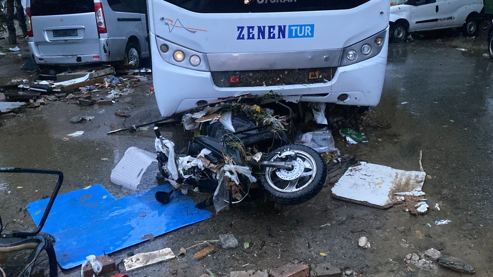 Ayazağa’da hasar, gün ağarınca ortaya çıktı