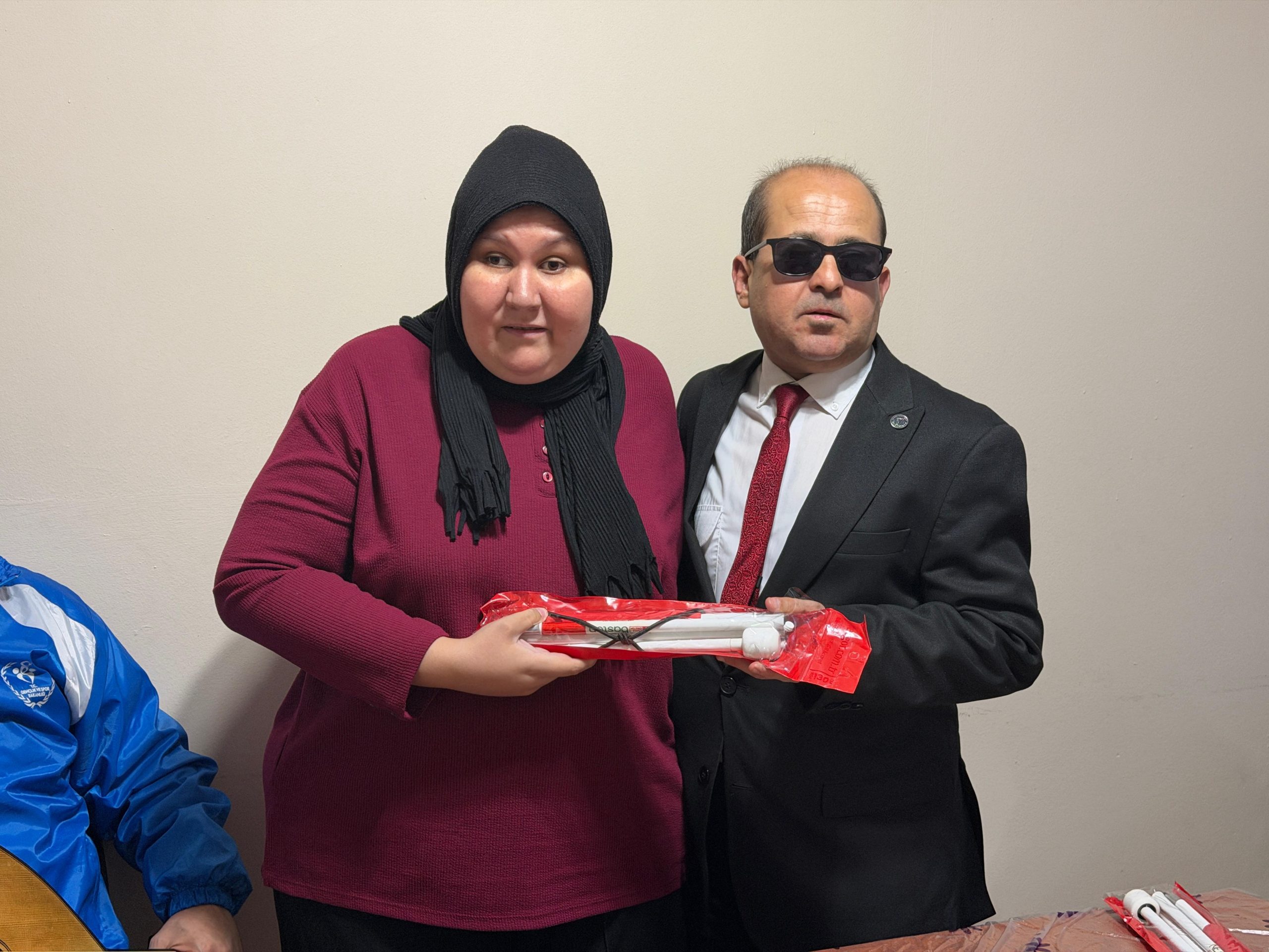 Altınokta’dan anlamlı beyaz baston desteği