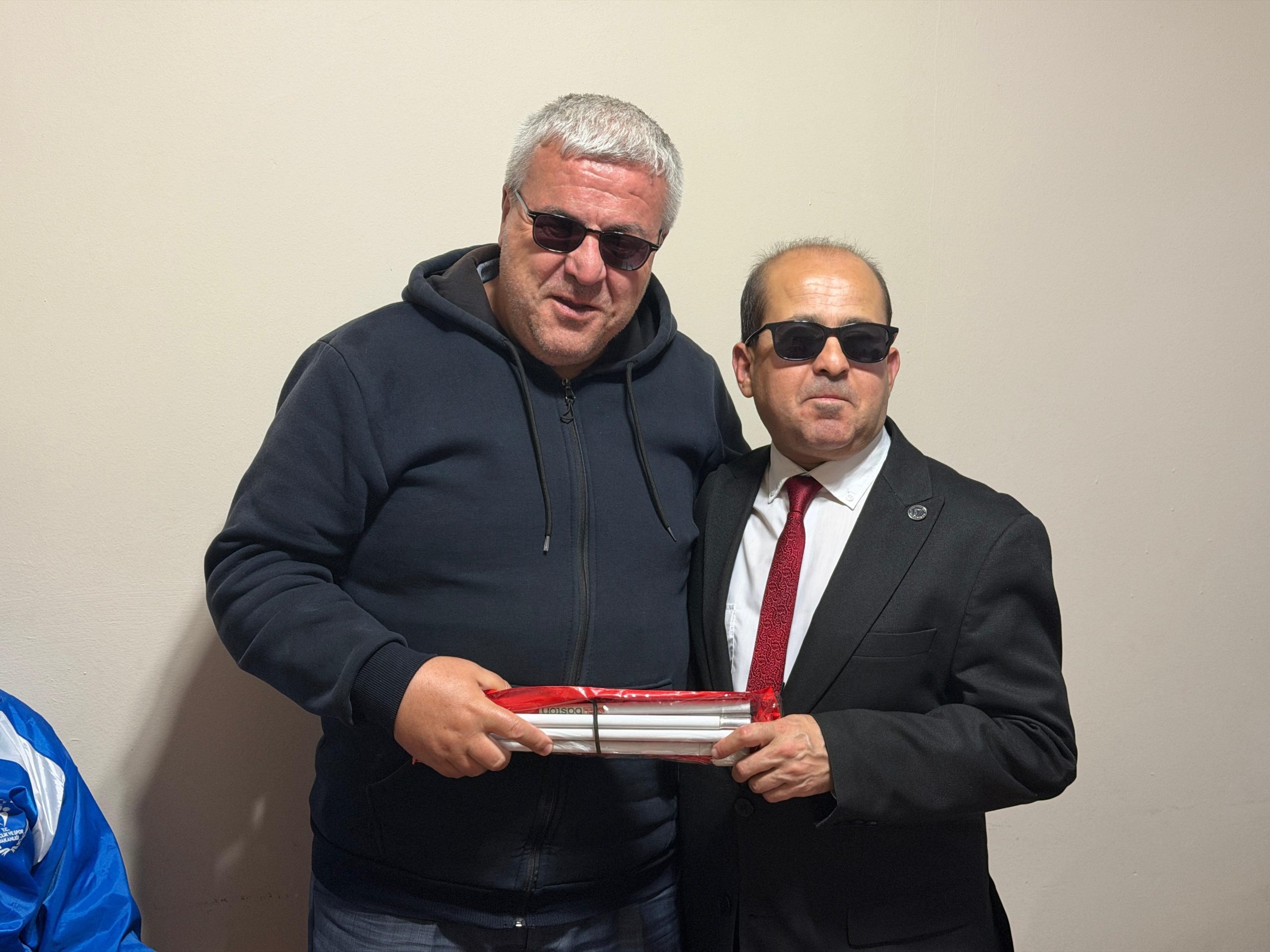 Altınokta’dan anlamlı beyaz baston desteği