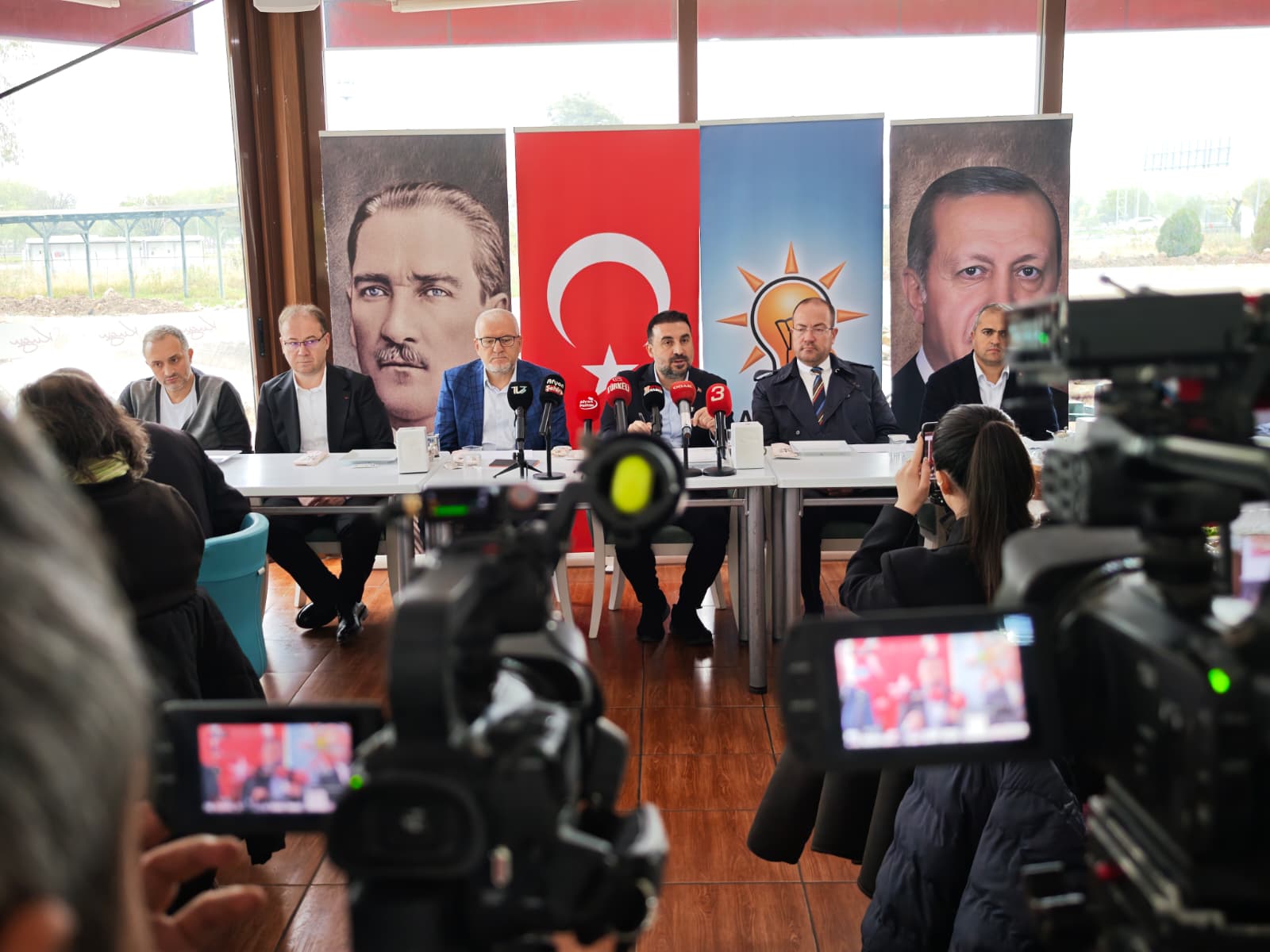 AK Parti’den basın buluşması