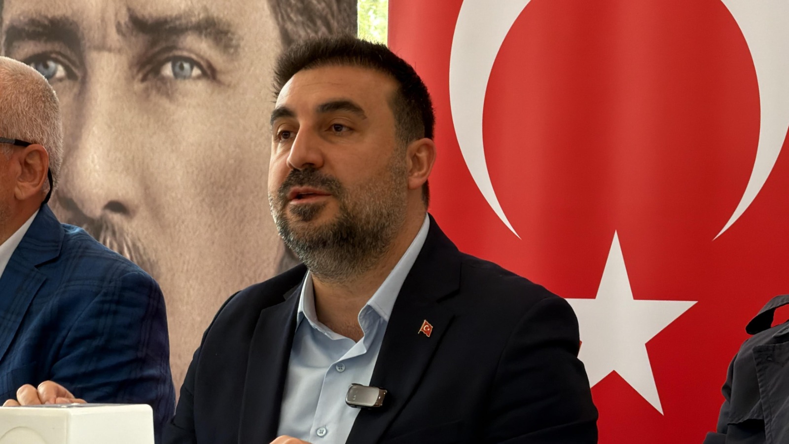 AK Parti’den basın buluşması 8 AK Parti’den basın buluşması