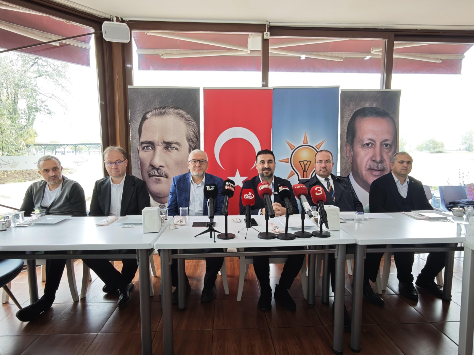 AK Parti Afyonkarahisar İl Başkanlığı tarafından düzenlenen kahvaltı programında, basın