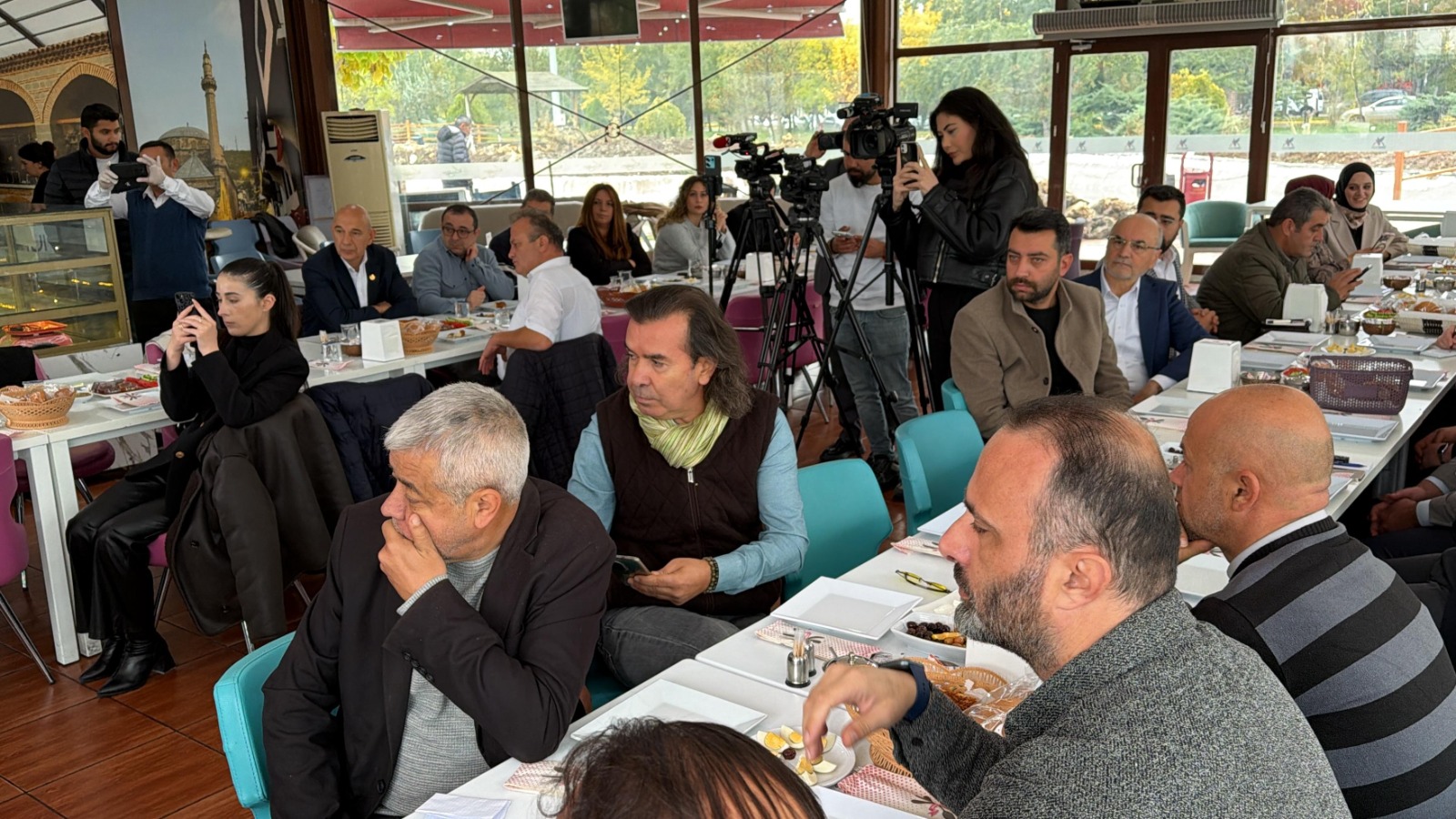 AK Parti’den basın buluşması 5 AK Parti’den basın buluşması