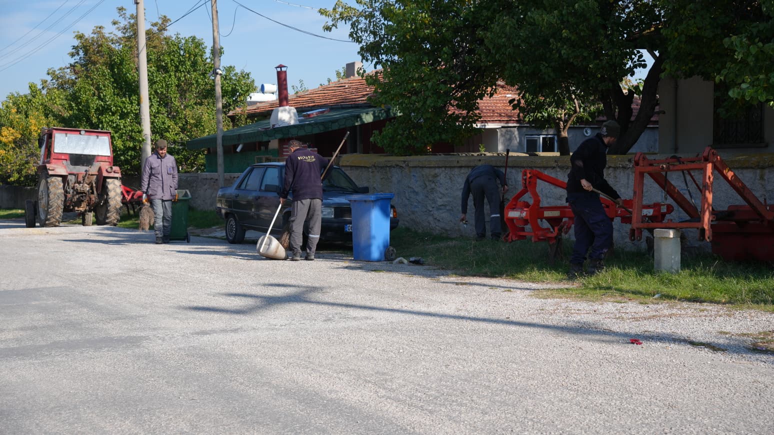 Bolvadin’de Taşağıl Mahallesi’nde detaylı temizlik çalışması 1 Bolvadin’de Taşağıl Mahallesi’nde detaylı temizlik çalışması