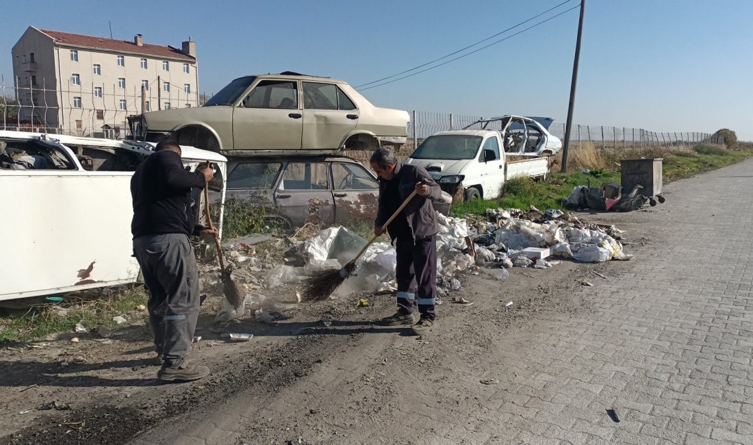 Bolvadin Belediyesi, ilçe genelinde sürdürdüğü rutin temizlik çalışmalarına Sanayi Sitesi