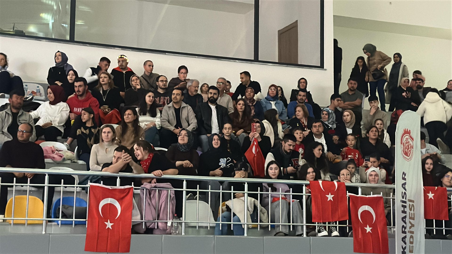 Afyonkarahisar'da Ayna rüzgarı esti