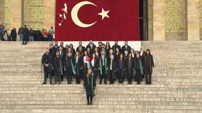 Afyonkarahisar Barosu, 29 Ekim Cumhuriyet Bayramı dolayısıyla Anıtkabir’i ziyaret ederek