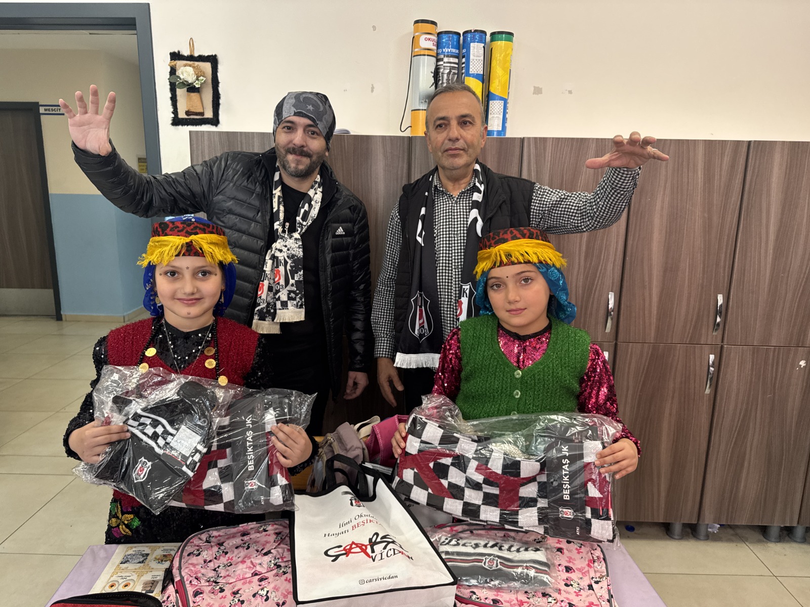 Çarşı Vicdan’dan Tatarlı’daki öğrencilere sürpriz 3 Çarşı Vicdan’dan Tatarlı’daki öğrencilere sürpriz