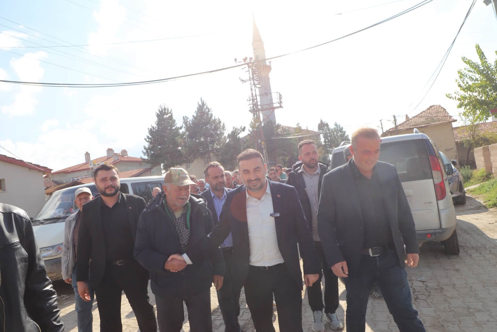 Özgür Kavak, baba ocağında hemşehrileriyle kucaklaştı