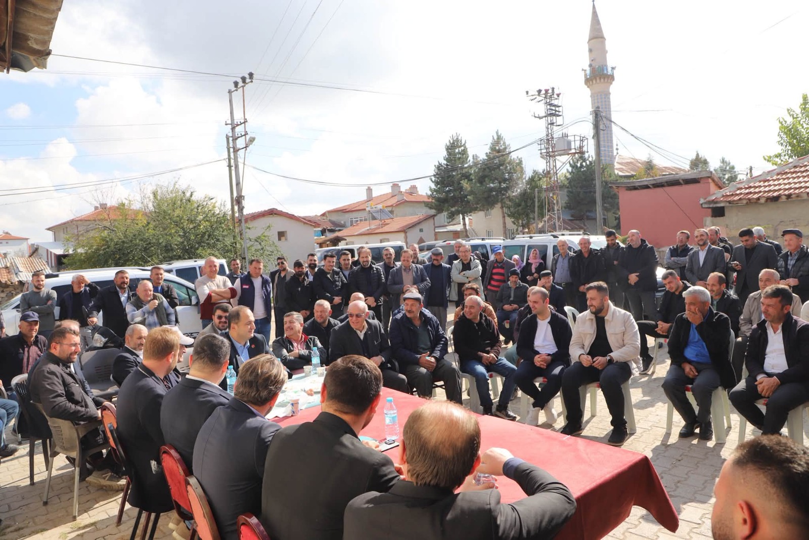 Özgür Kavak, baba ocağında hemşehrileriyle kucaklaştı