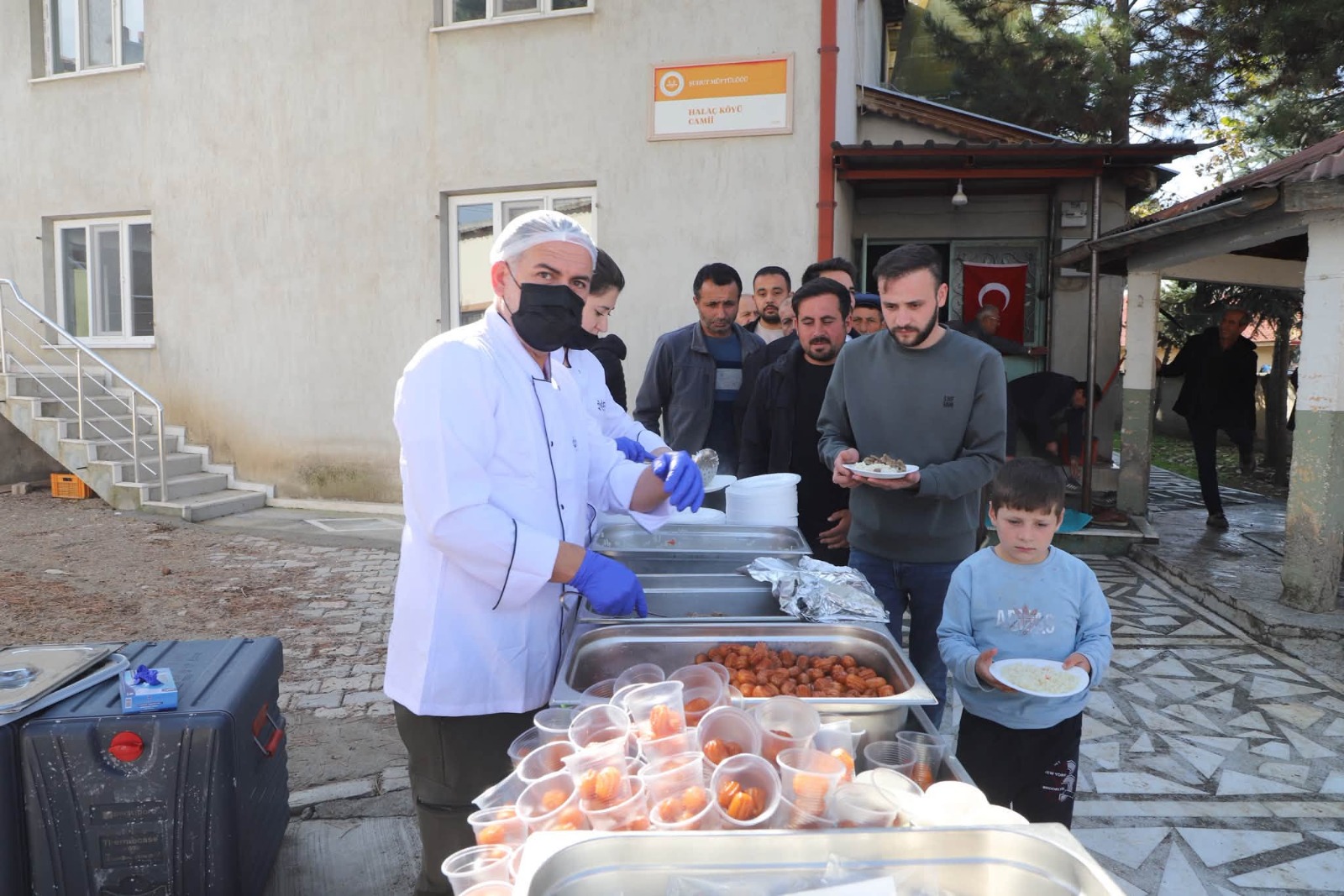 Özgür Kavak, baba ocağında hemşehrileriyle kucaklaştı