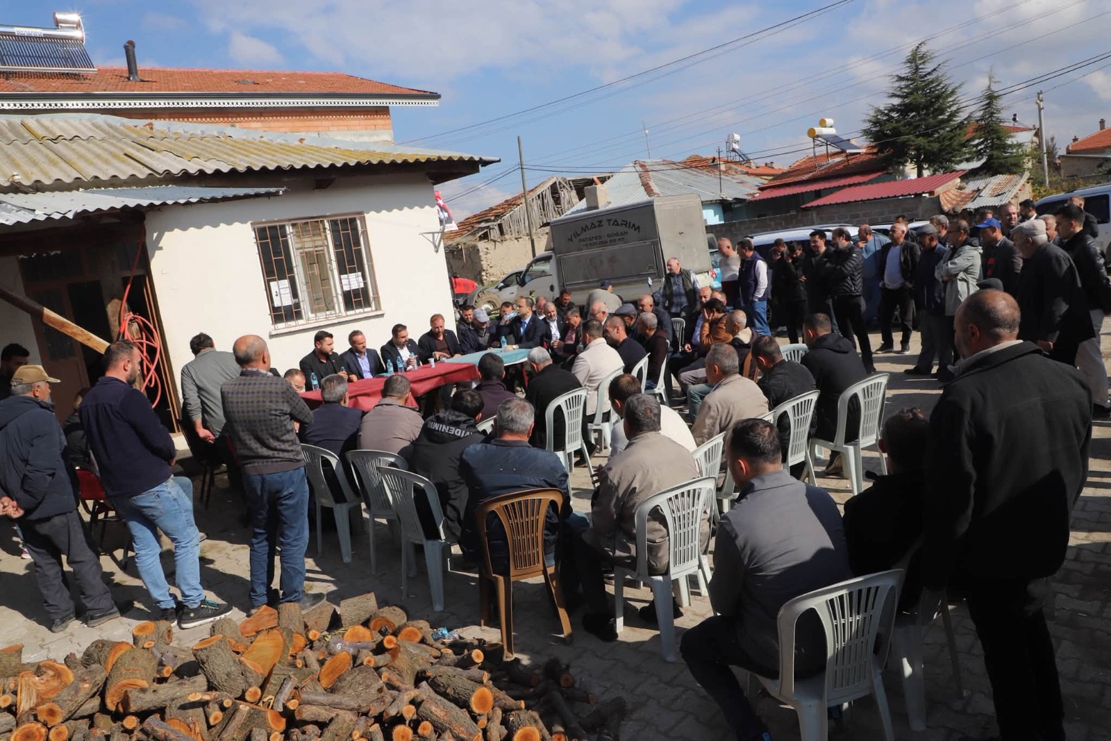 Özgür Kavak, baba ocağında hemşehrileriyle kucaklaştı