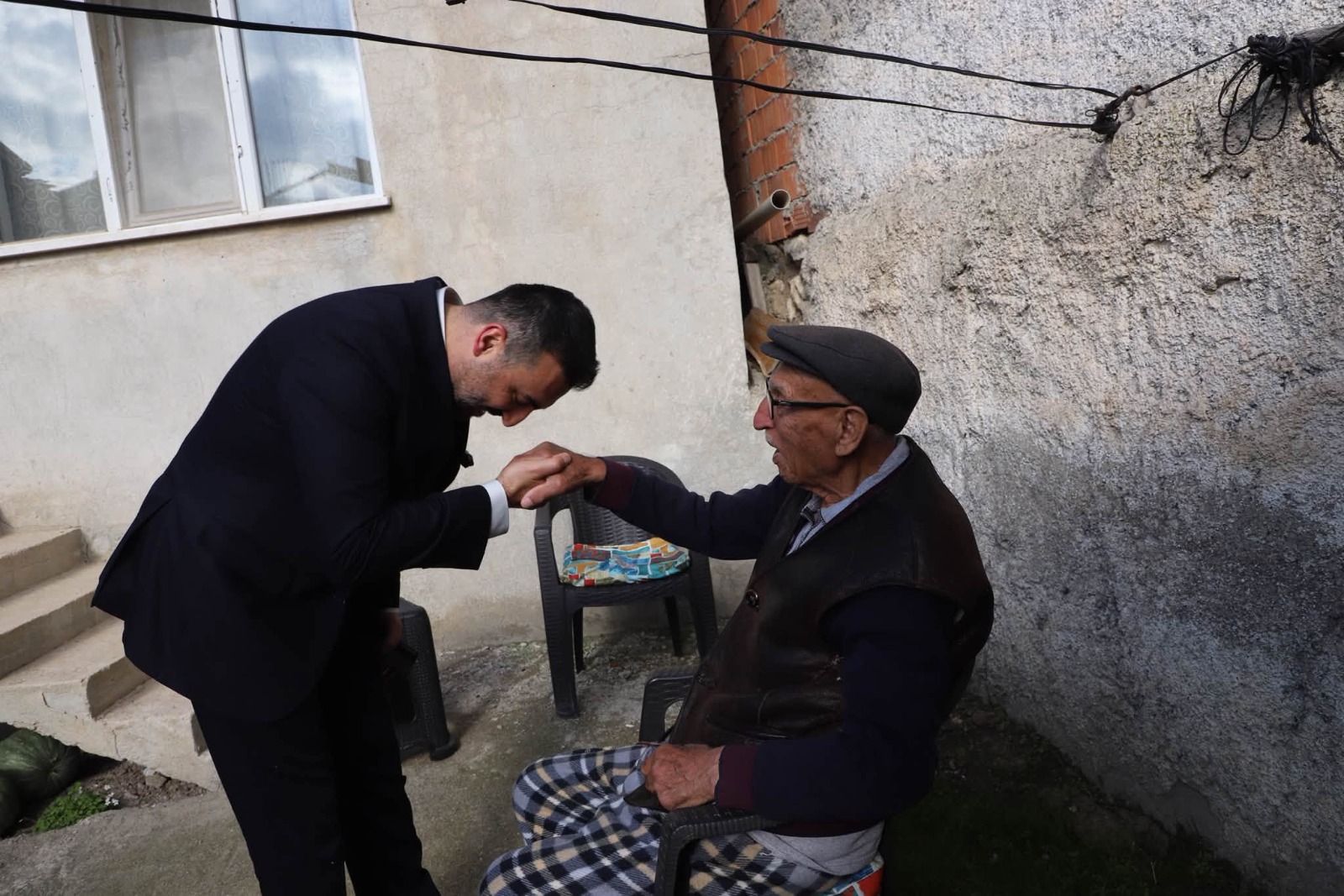 Özgür Kavak, baba ocağında hemşehrileriyle kucaklaştı