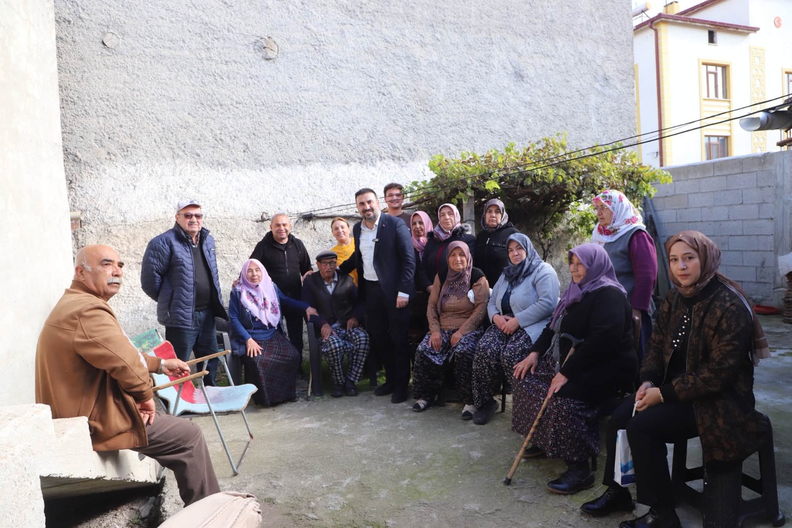Özgür Kavak, baba ocağında hemşehrileriyle kucaklaştı