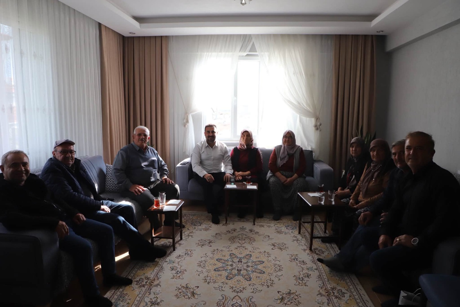 Özgür Kavak, baba ocağında hemşehrileriyle kucaklaştı