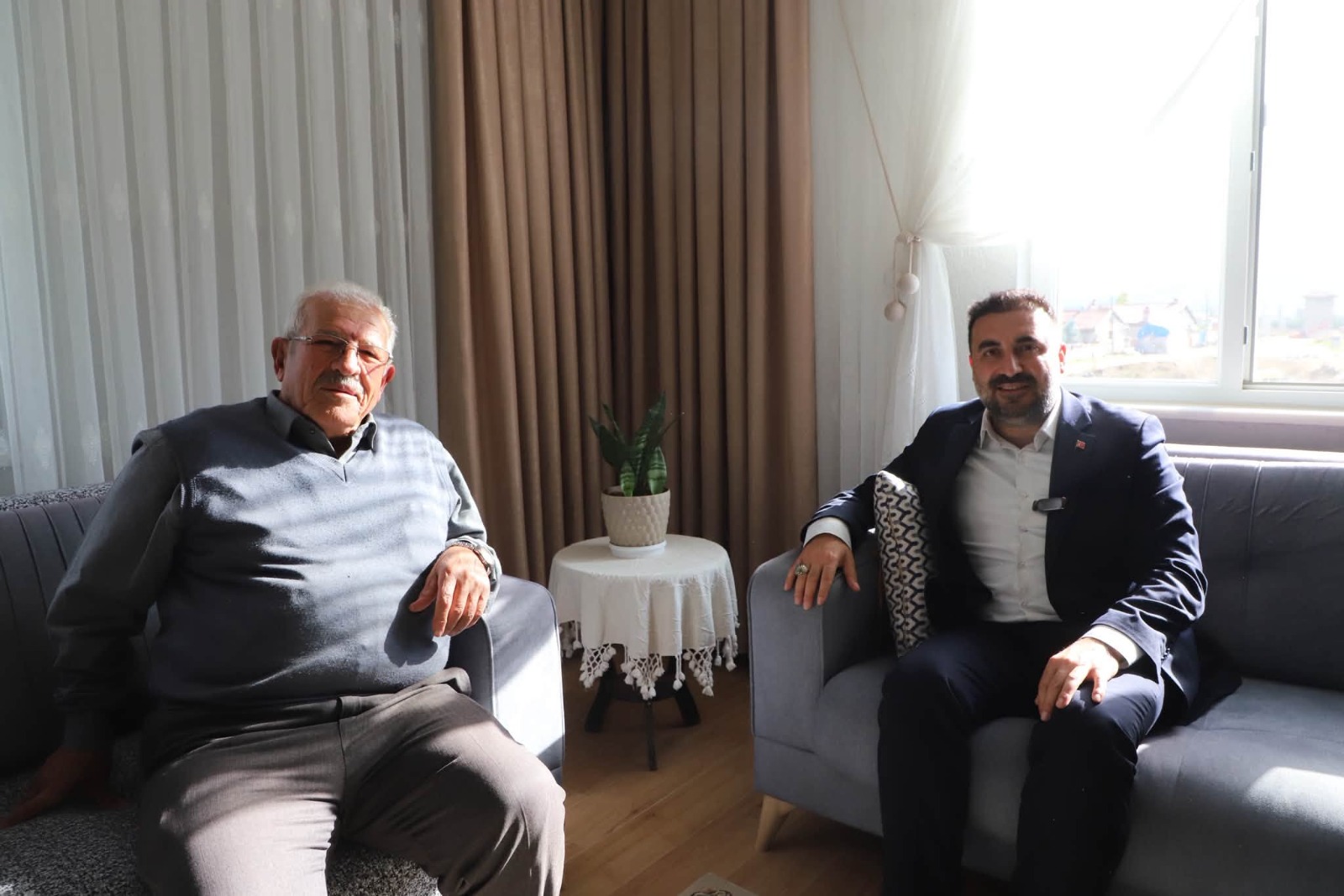 Özgür Kavak, baba ocağında hemşehrileriyle kucaklaştı