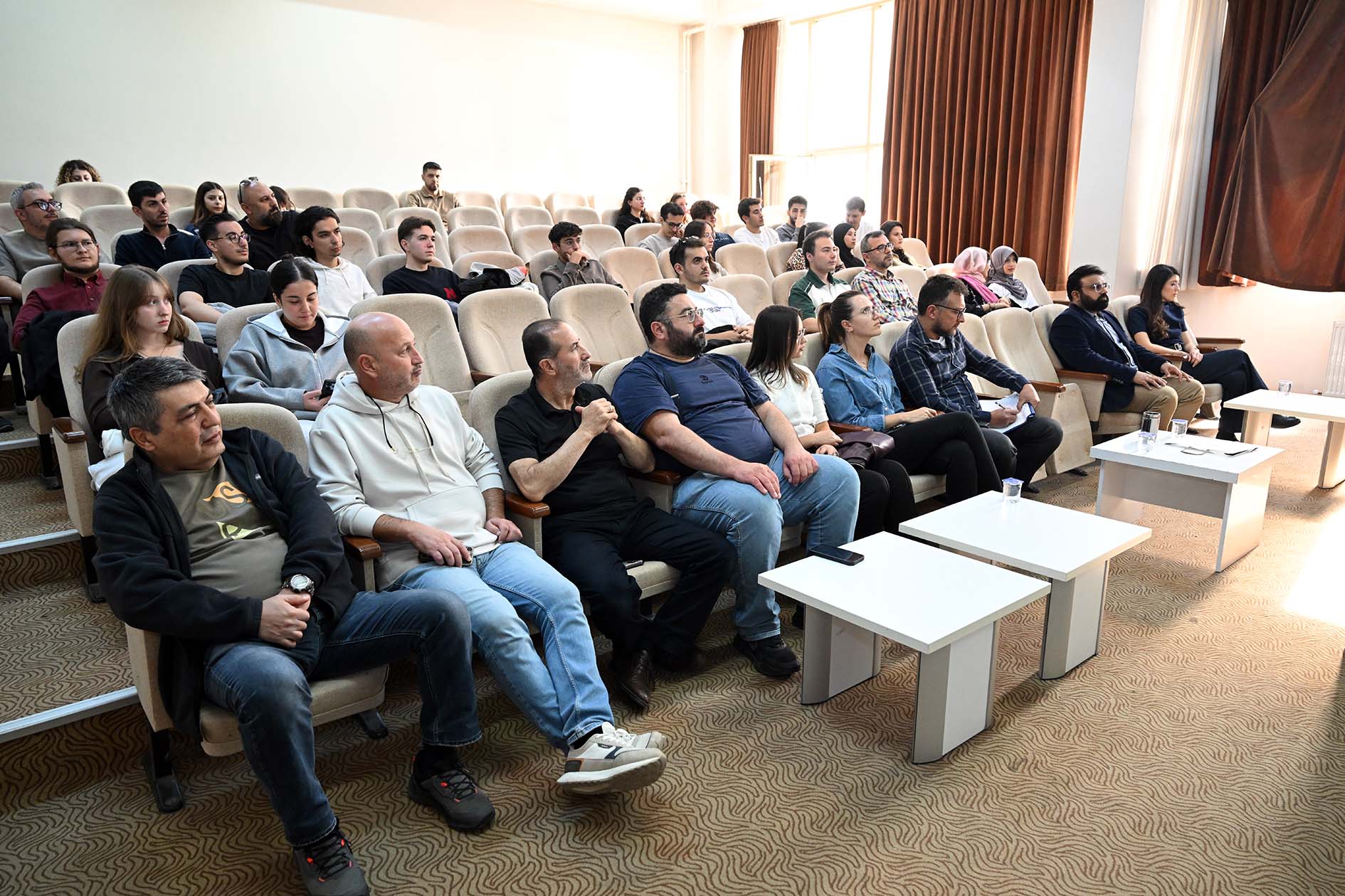“Yapay zekânın geleceği yeni nesil malzemelere bağlı” 2 “Yapay zekânın geleceği yeni nesil malzemelere bağlı”