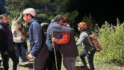 Isparta’nın Sütçüler ilçesindeki Yazılı Kanyon’da mahsur kalan 10 İHH gönüllüsünün