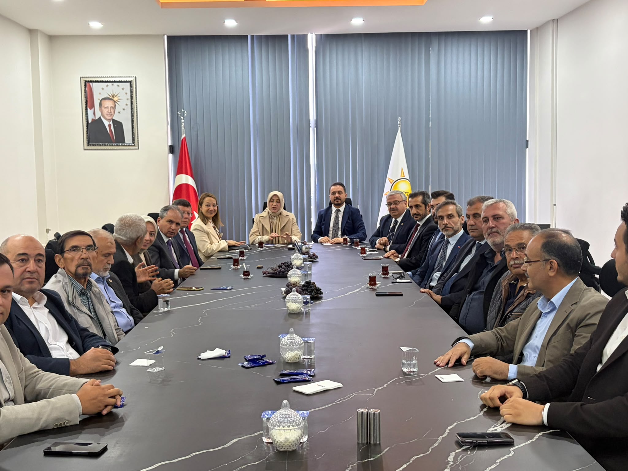 Yurdunuseven, Türkiye Yüzyılı Buluşmaları kapsamında Uşak’ta temaslarda bulundu “Milletimizle Omuz Omuzayız”