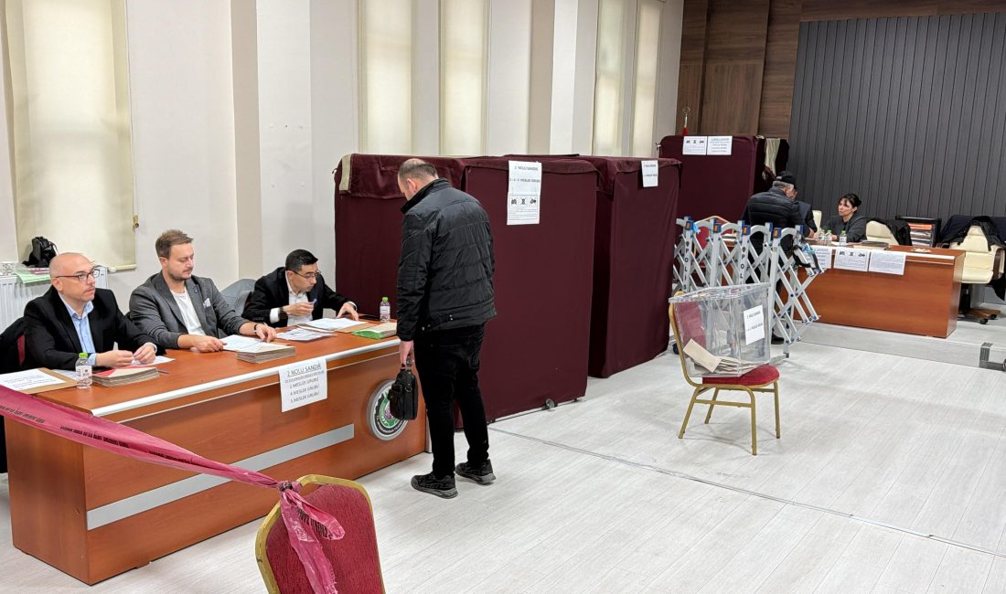 Afyonkarahisar Ticaret Borsası’nda başkanlık seçimi için oy verme işlemi başladı.