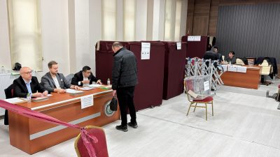 Afyonkarahisar Ticaret Borsası’nda başkanlık seçimi için oy verme işlemi başladı.