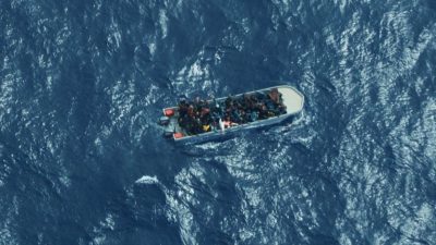Cibuti açıklarında Yemen'e doğru hareket eden 300’den fazla göçmeni taşıyan