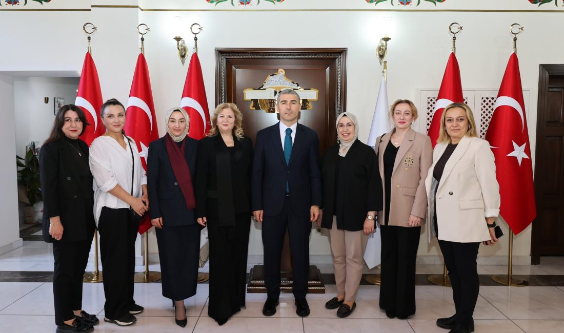 Afyonkarahisar Valisi Dr. Naci Aktaş, kentte faaliyet gösteren farklı sendikaların