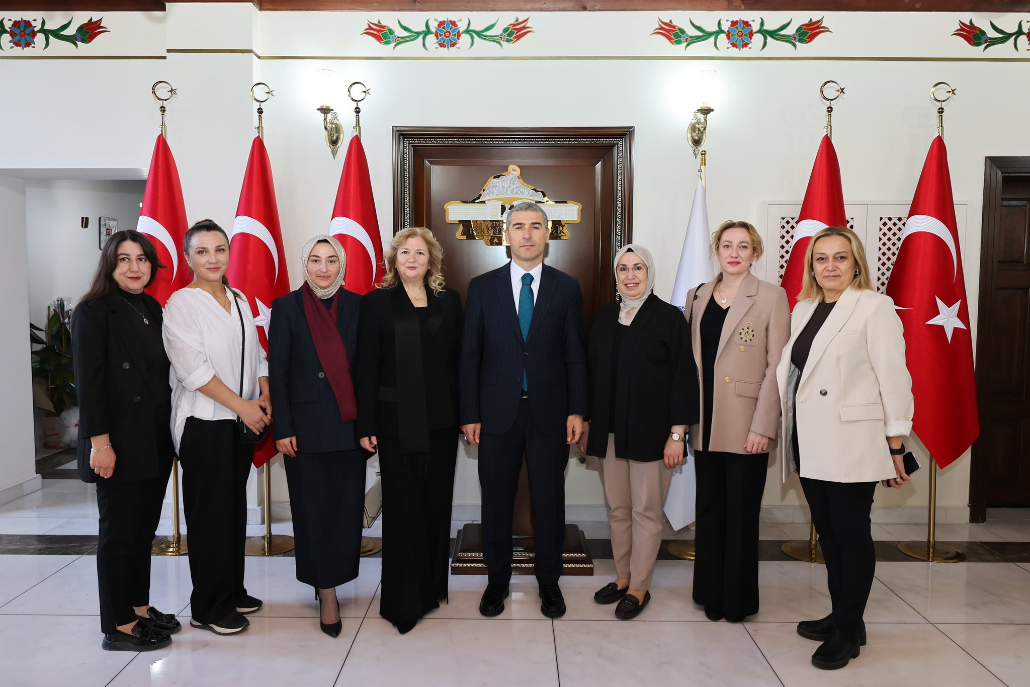 Afyonkarahisar Valisi Dr. Naci Aktaş, kentte faaliyet gösteren farklı sendikaların