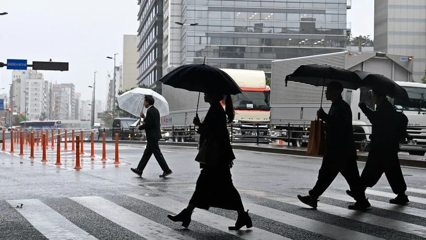Japonya'nın güneyindeki adalara doğru ilerleyen Champi Tayfunu nedeniyle bölgede şiddetli