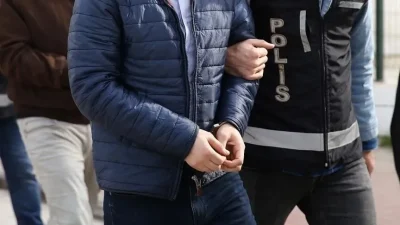 İstanbul'da Fetullahçı Terör Örgütü (FETÖ) operasyonunda biri aktif kamu görevlisi