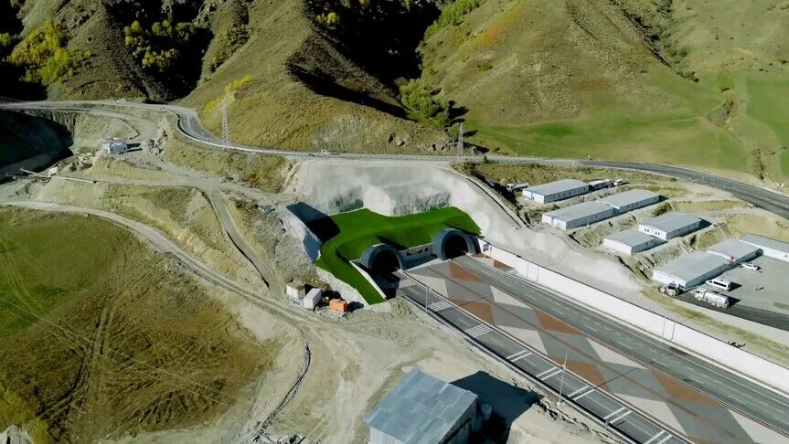 Ulaştırma ve Altyapı Bakanı Uraloğlu, Erzurum-Rize Yolu'nda yapımı tamamlanan 3