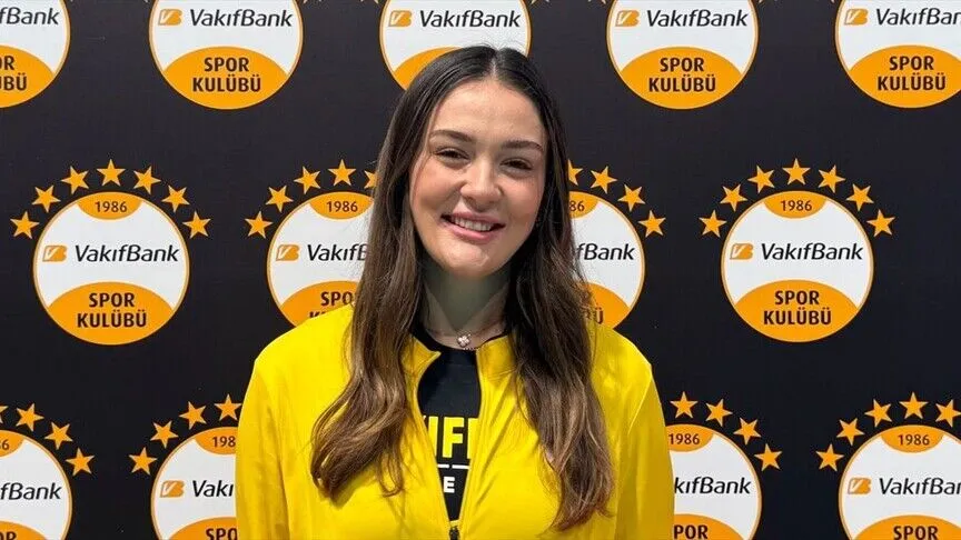 VakıfBank Voleybol Takımı'nın kaptanı Zehra Güneş, sarı-siyahlı takımla 2026-2027 sezonunu
