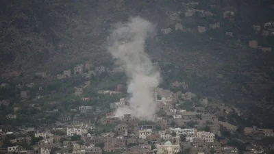 Yemen’in güneybatısındaki Taiz ilinde İran destekli Husilerin düzenlediği bombardımanda 2’si