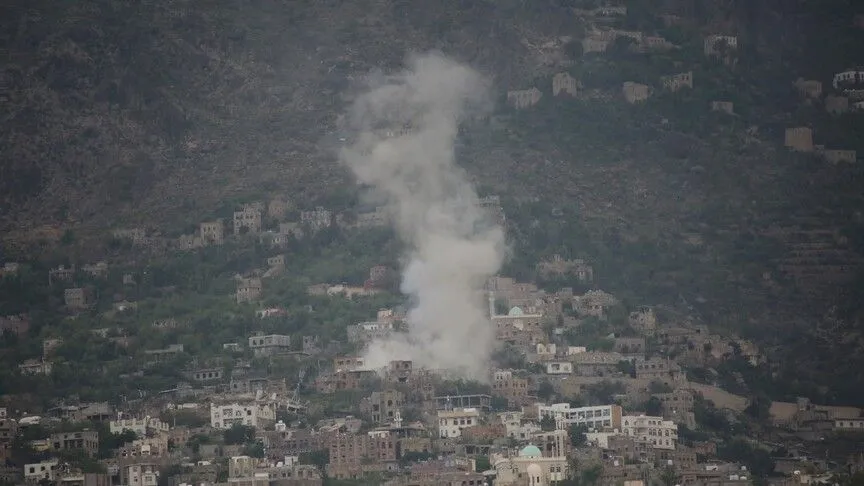 Yemen’in güneybatısındaki Taiz ilinde İran destekli Husilerin düzenlediği bombardımanda 2’si