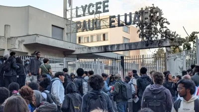 Paris'teki en az 27 lisede aksamalar yaşanıyor.