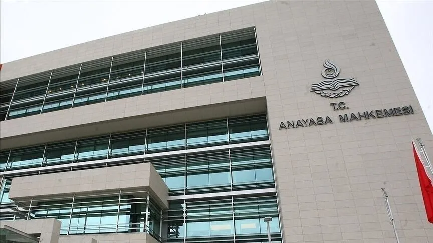 Hukukçular, Anayasa Mahkemesinin kanundaki boşanma nedeniyle yoksulluğa düşecek eşin nafakayı