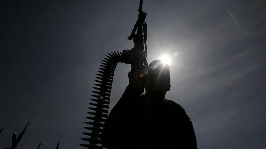 Yemen ordusu, ülkenin batısındaki Taiz vilayetinin 10 bölgesinde İran destekli