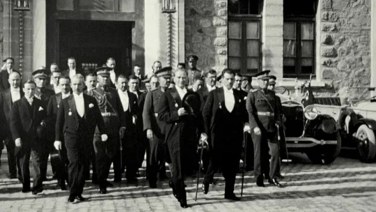 Anadolu'nun işgalden kurtarılmasının ardından Gazi Mustafa Kemal Atatürk'ün önderliğinde, TBMM'nin