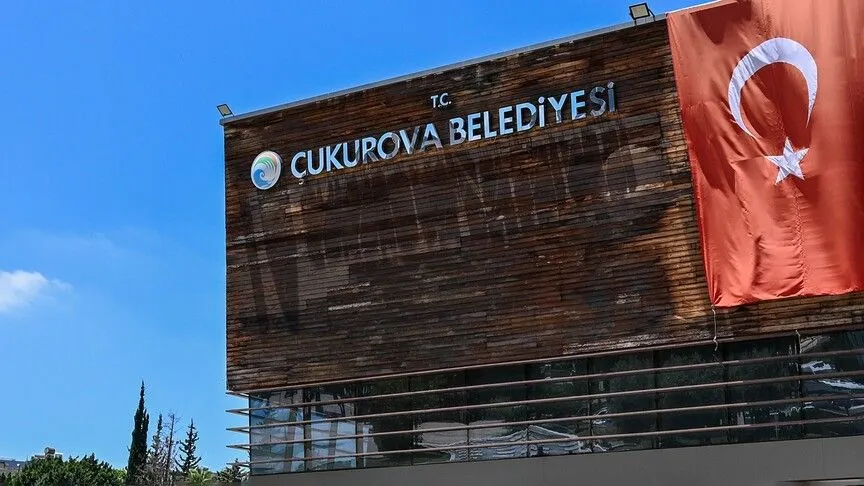 Çukurova Belediyesi'ndeki usulsüzlüklere yönelik soruşturma kapsamında, aralarında Çukurova Belediye Başkanı