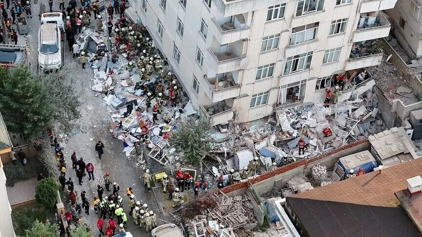 Maltepe'de bazı katları çöken 7 katlı binada başlatılan arama kurtarma